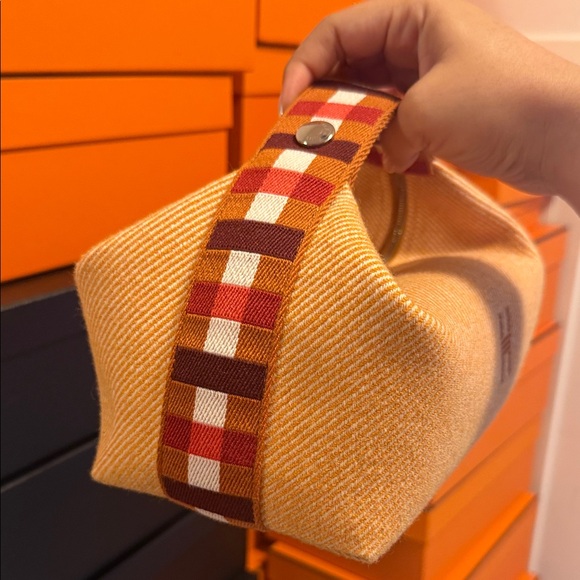 Hermes Tan Cosmetic Bag with Red Handle - Picture 6 of 10